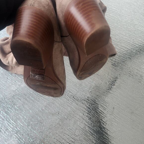 Qupid Womens GUC Sz 7 Slim Suede Like Knee High Boots in Tan with a Wedge - Picture 8 of 10